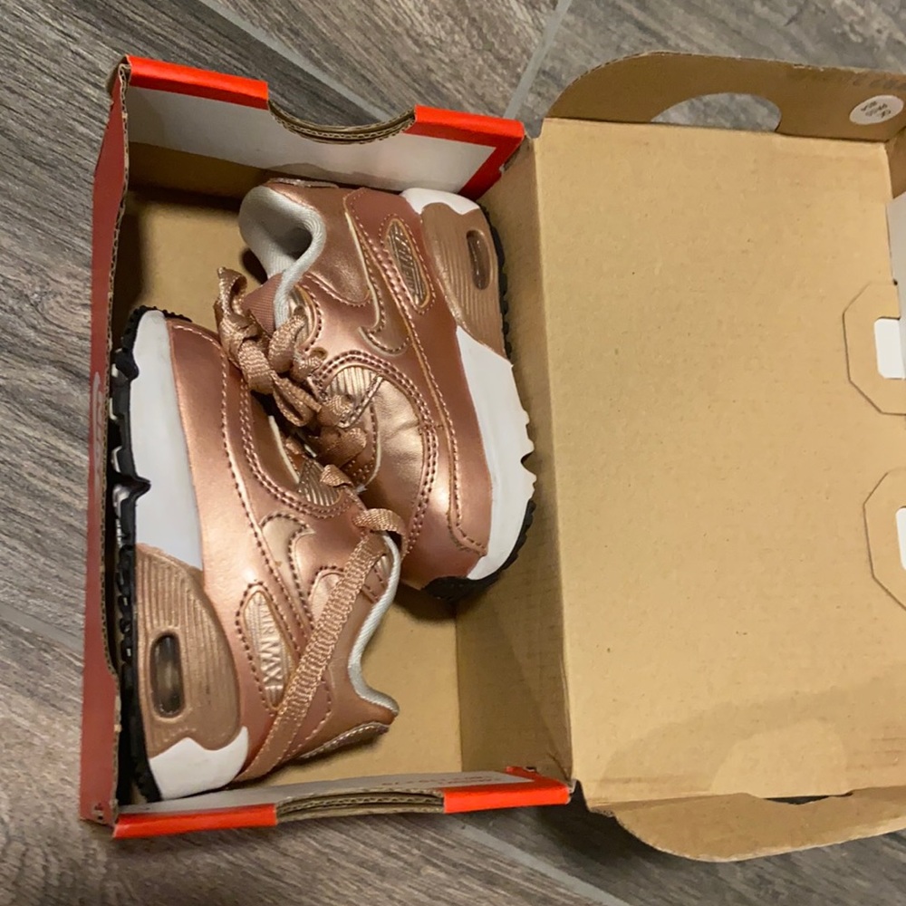 Metallic baby Nike